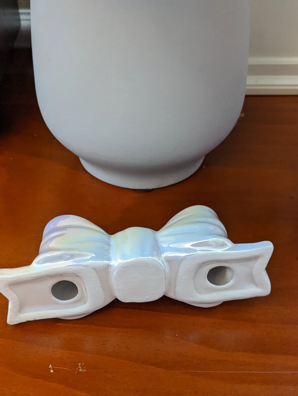 WHITE IRIDESCENT CERAMIC BOW CANDLESTICK TAPER Candle Holder Viral